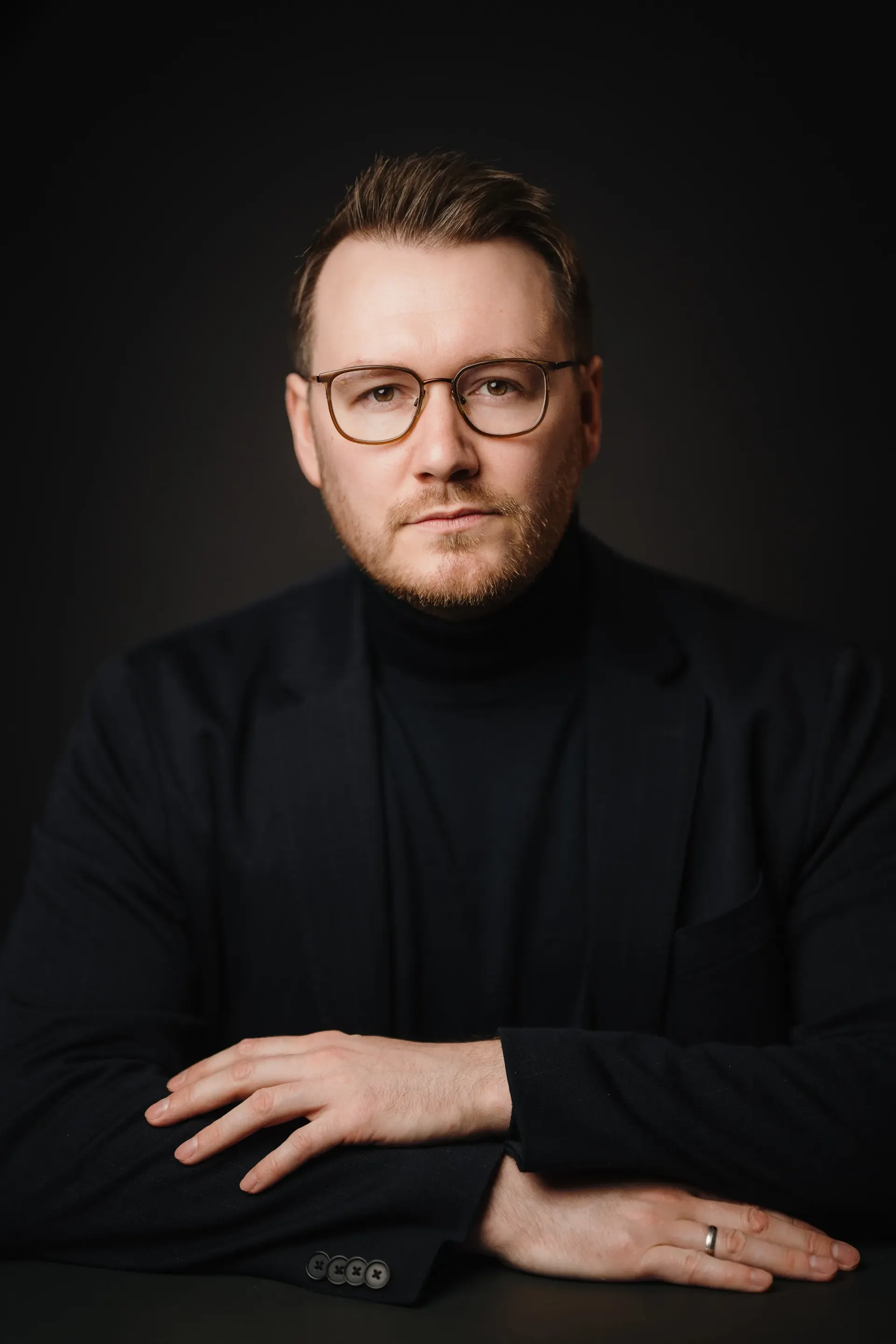 Porträt eines Fotografen bei warmem Tageslicht